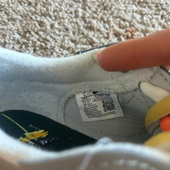 NEW with BOX JUMBO swoosh Nikes in Grey and Black. RARE Men’s size 9 - Picture 3 of 4